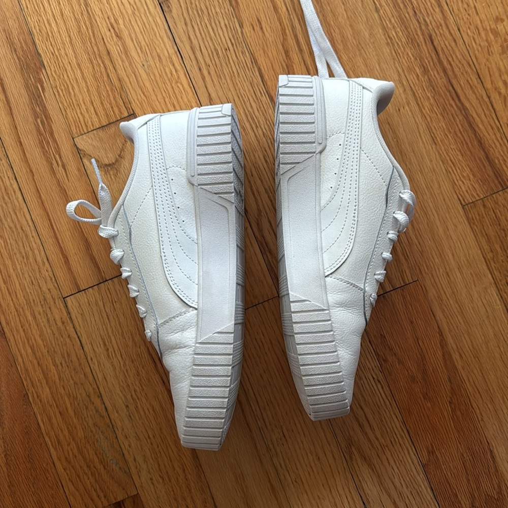White Puma Shoes
Like NEW! Never worn outdoors. - Picture 4 of 8